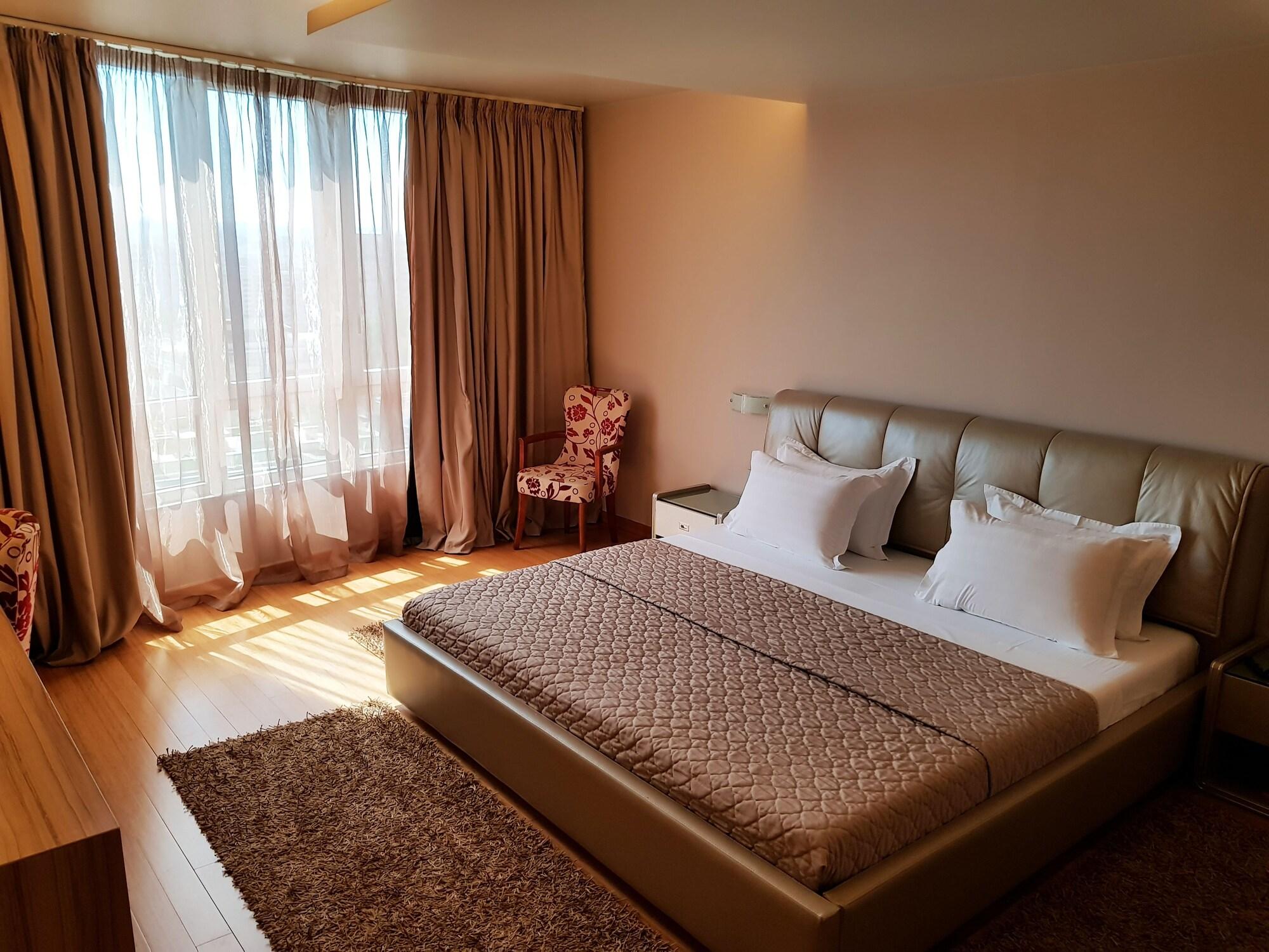 Sky Hotel Tirana Eksteriør billede