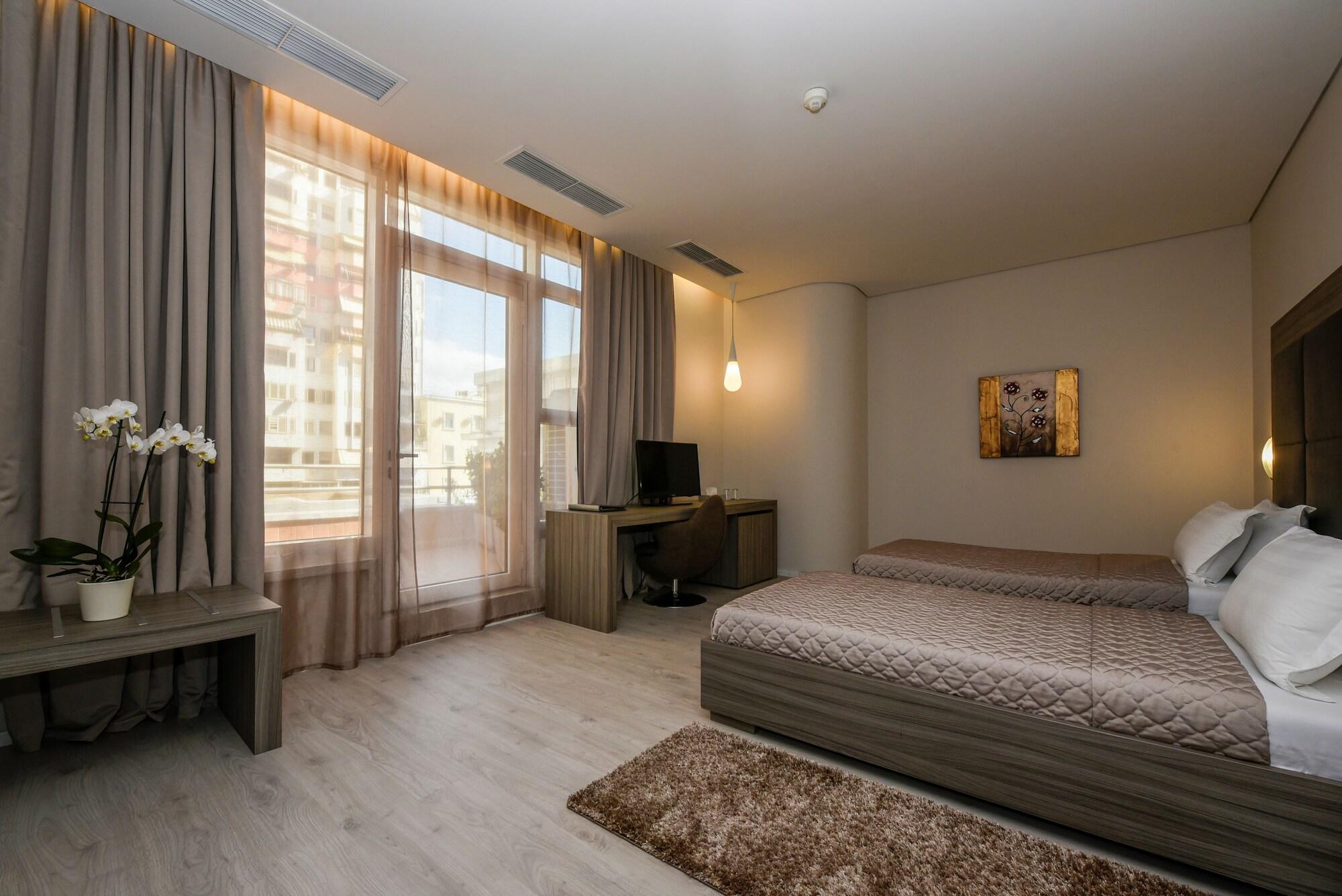 Sky Hotel Tirana Eksteriør billede