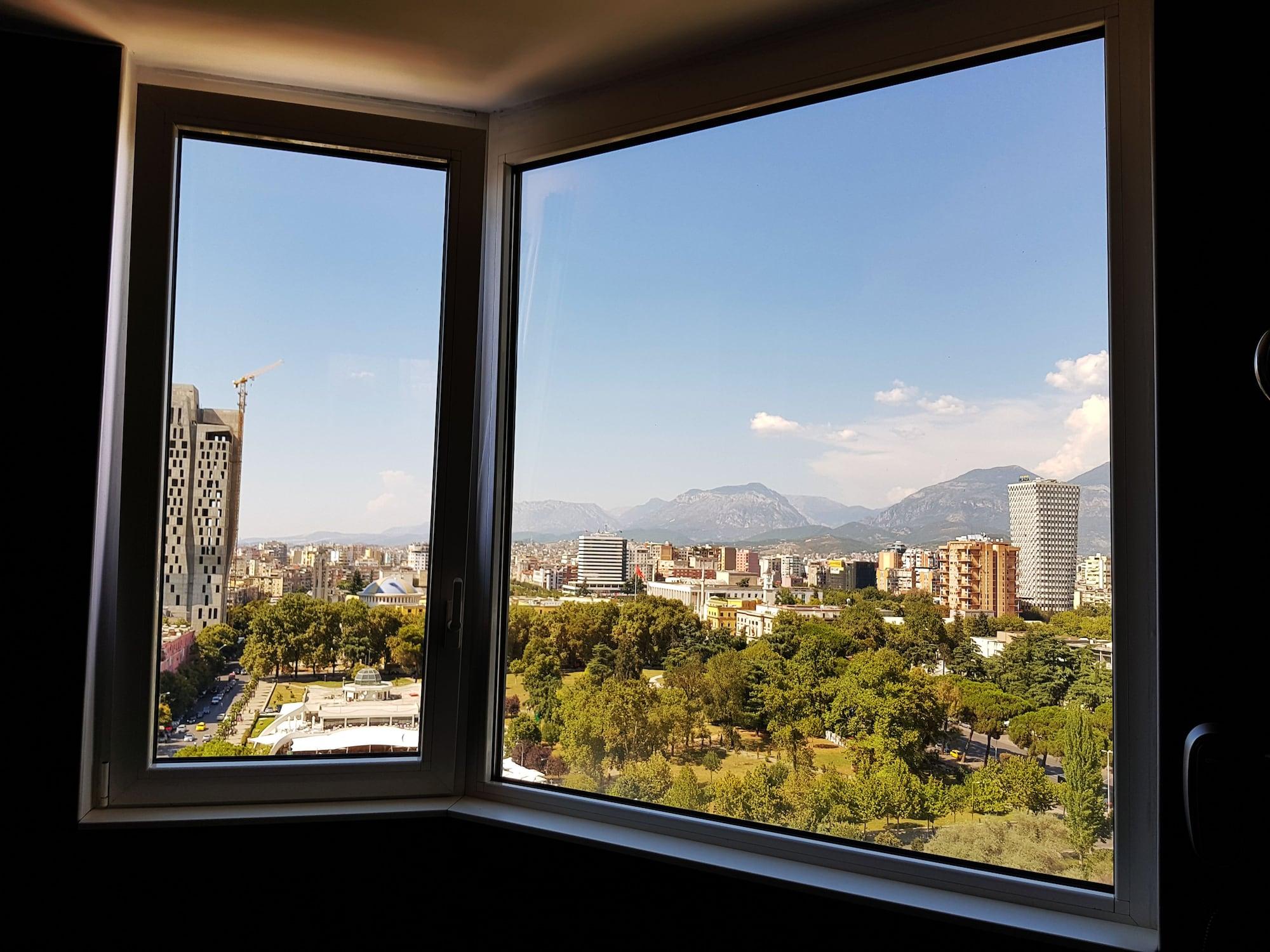 Sky Hotel Tirana Eksteriør billede