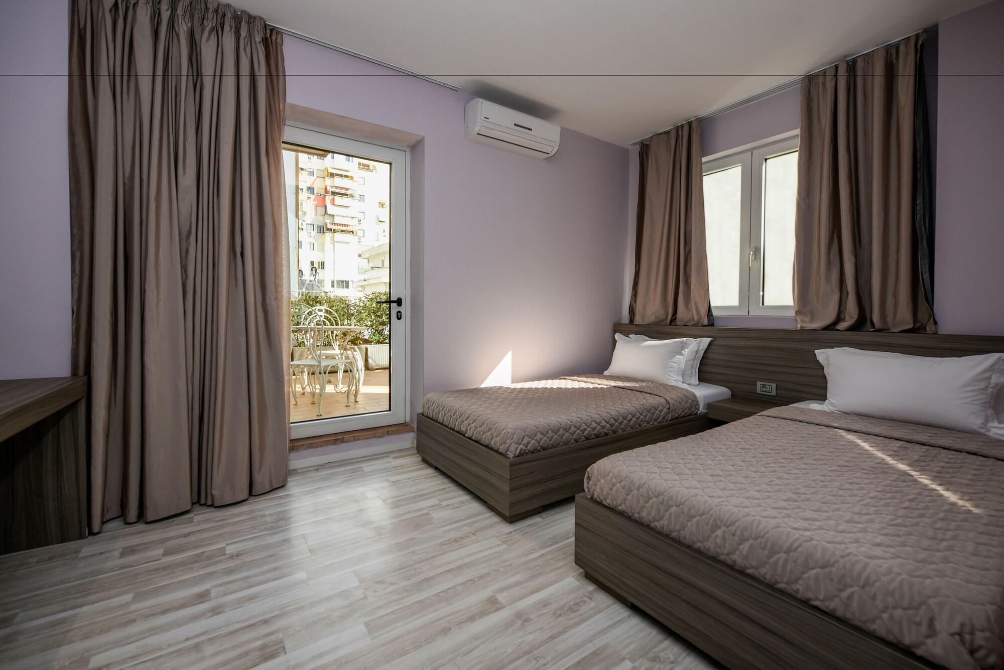 Sky Hotel Tirana Eksteriør billede