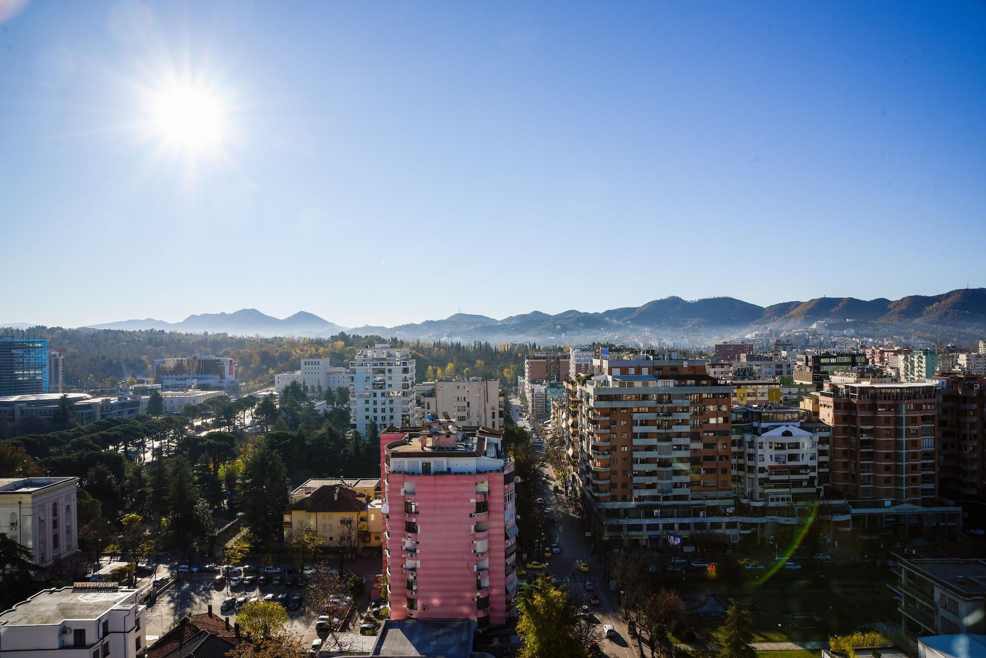 Sky Hotel Tirana Eksteriør billede