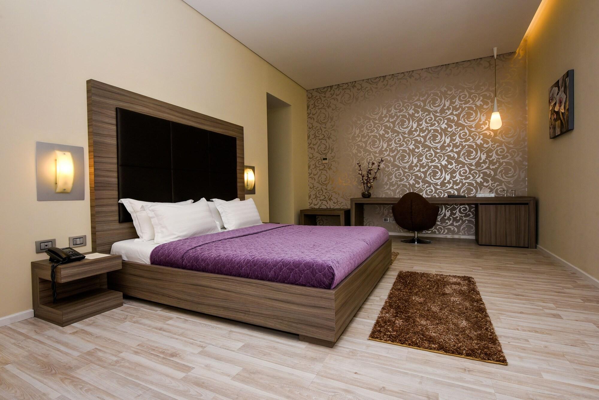 Sky Hotel Tirana Eksteriør billede