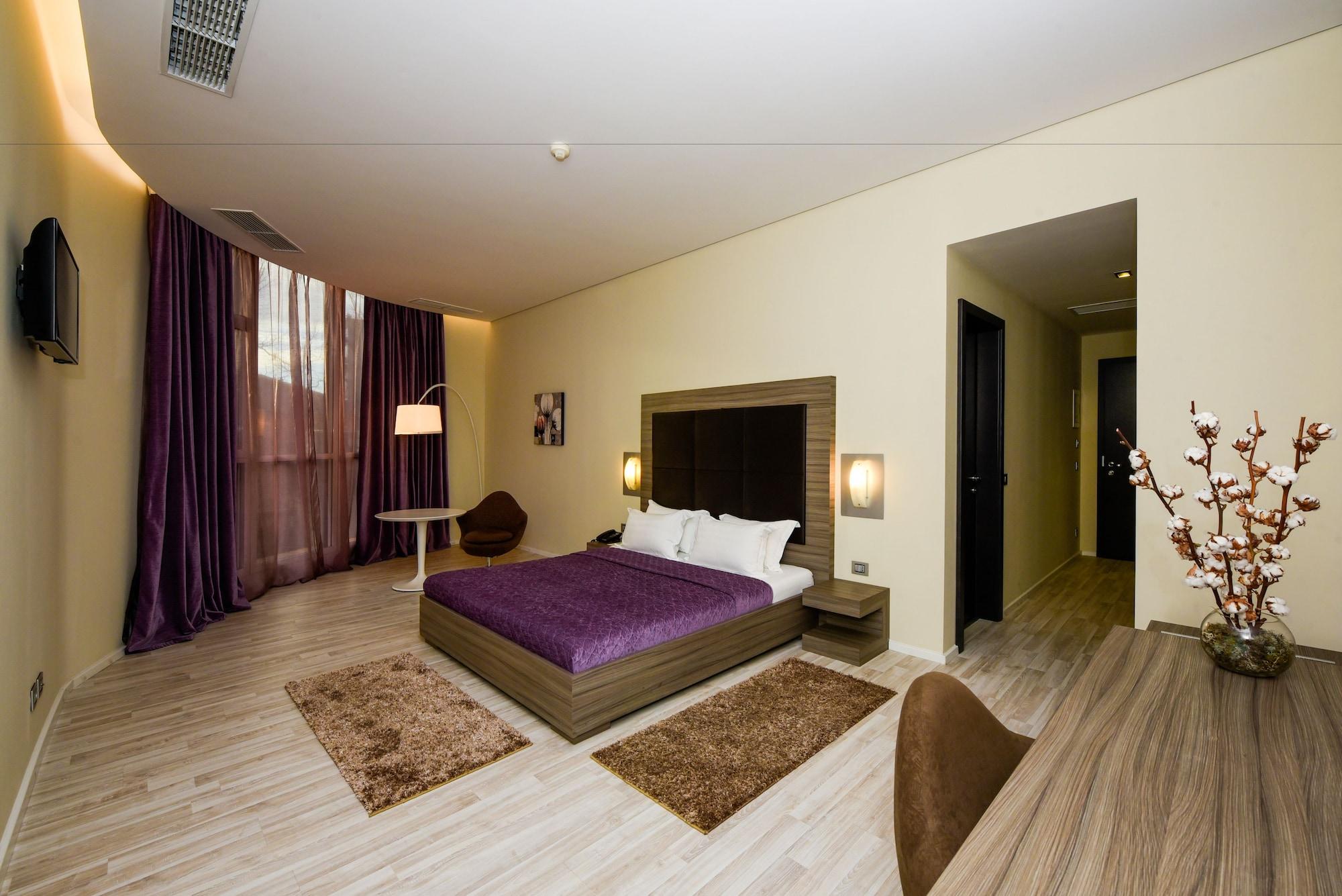 Sky Hotel Tirana Eksteriør billede