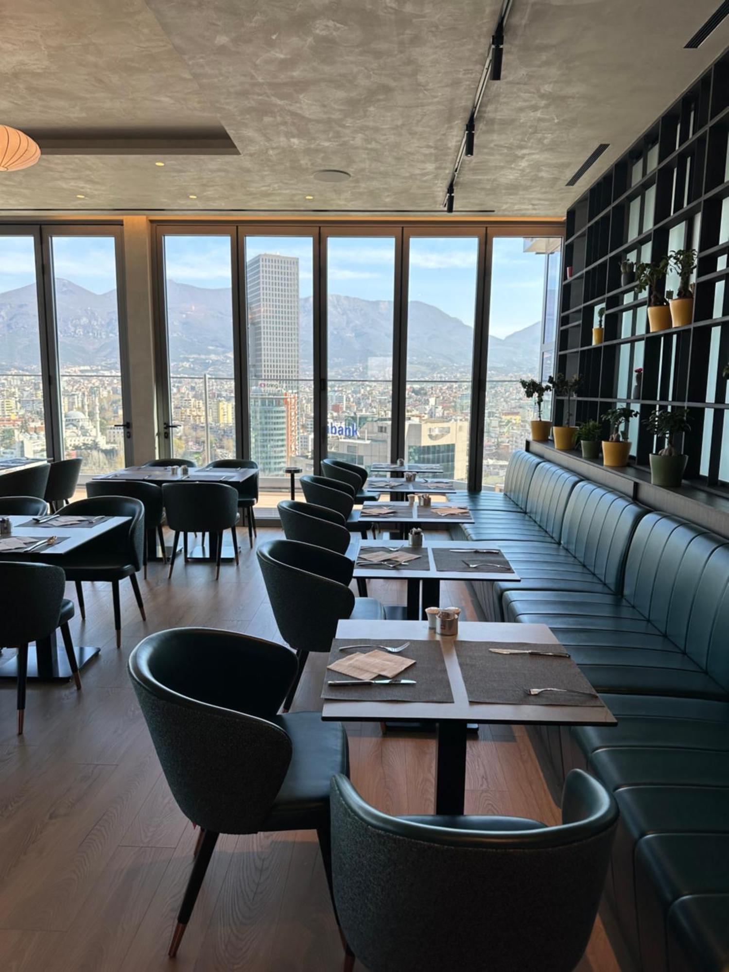 Sky Hotel Tirana Eksteriør billede