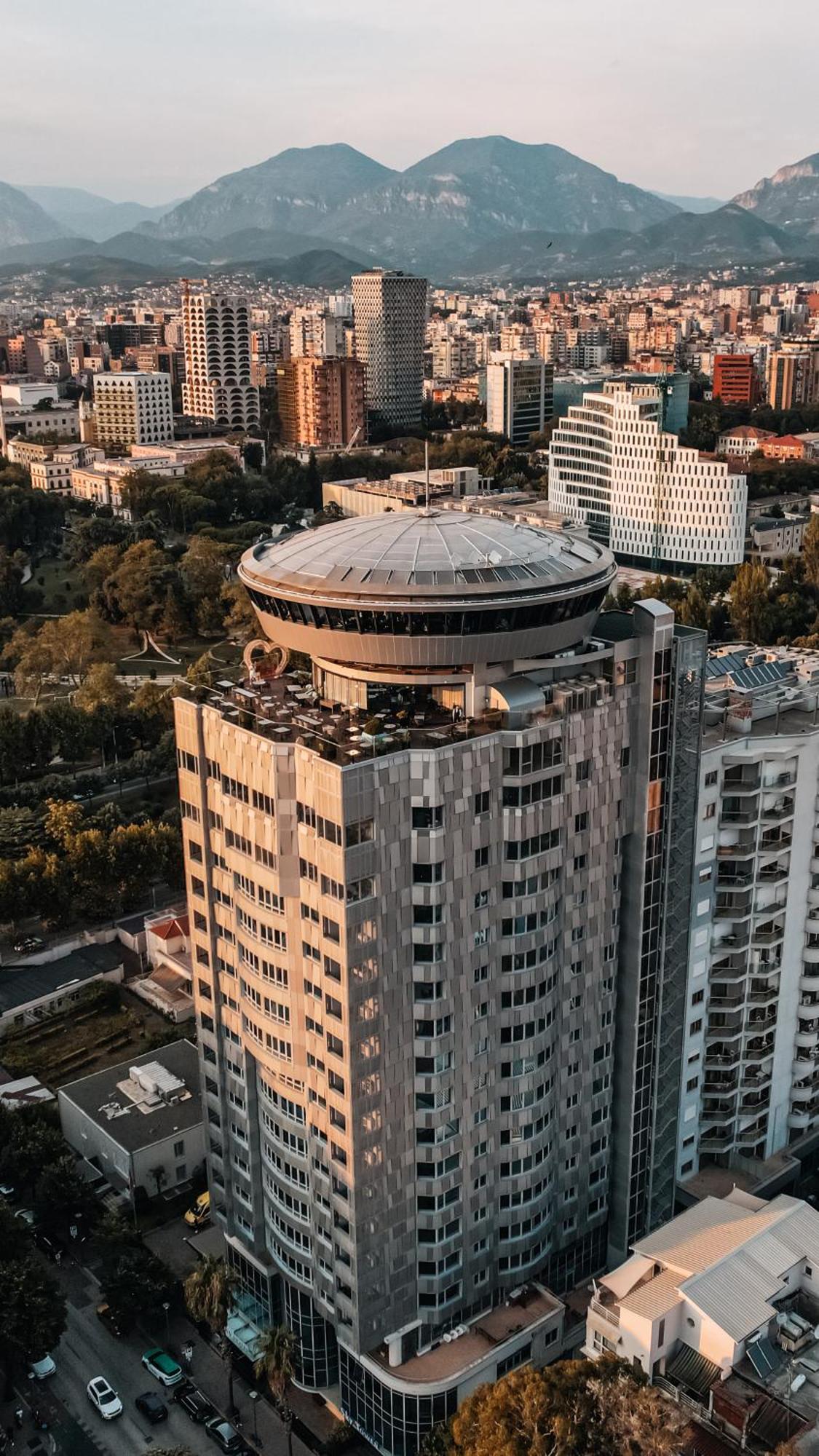 Sky Hotel Tirana Eksteriør billede