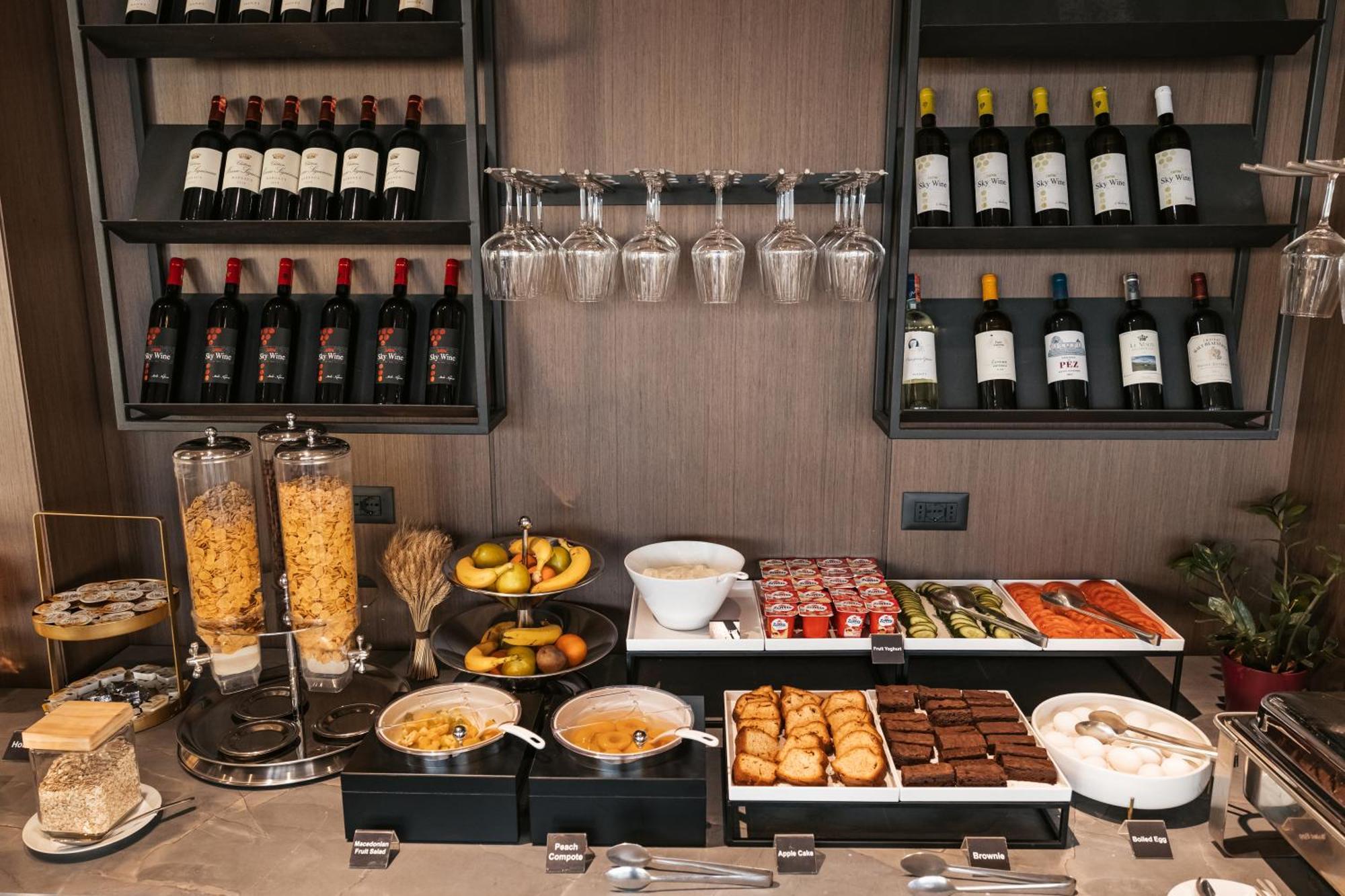 Sky Hotel Tirana Eksteriør billede