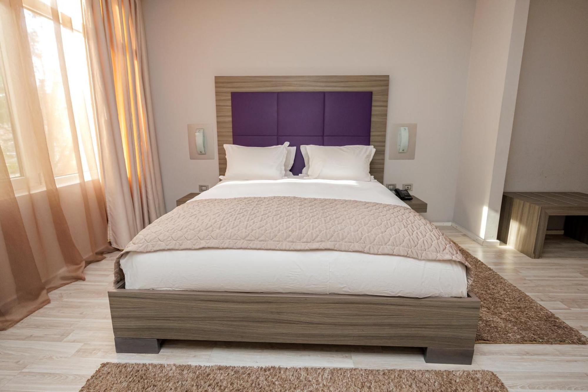 Sky Hotel Tirana Eksteriør billede