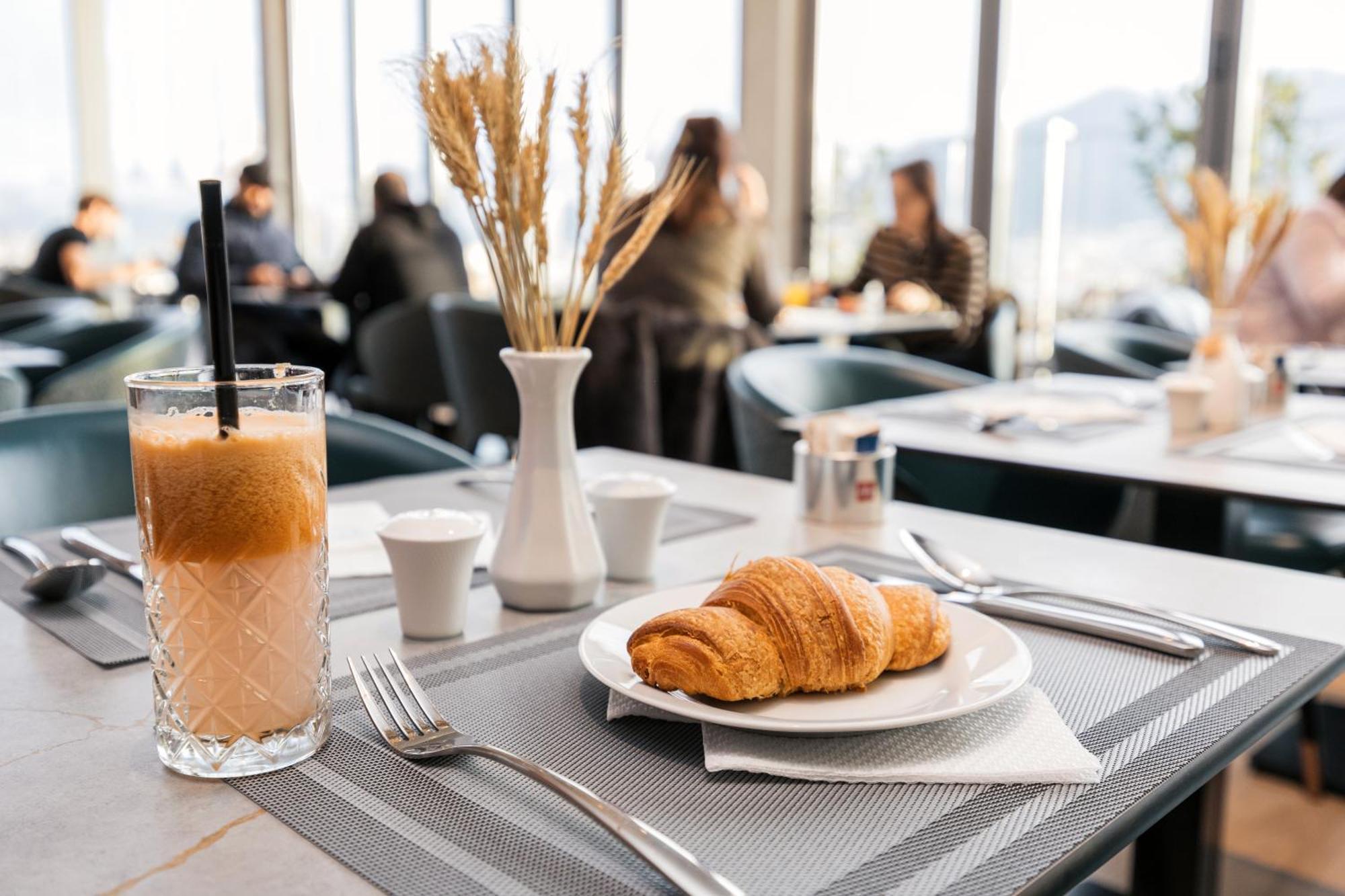 Sky Hotel Tirana Eksteriør billede