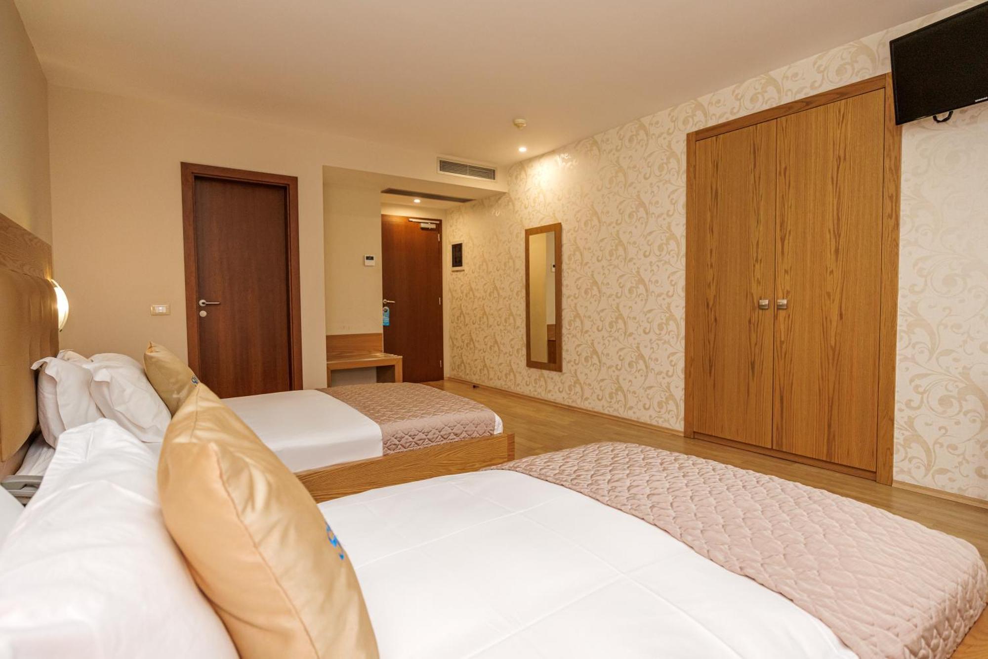 Sky Hotel Tirana Eksteriør billede