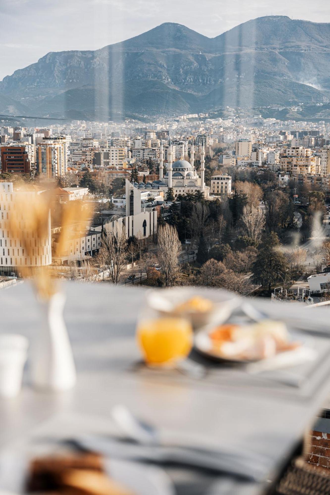 Sky Hotel Tirana Eksteriør billede