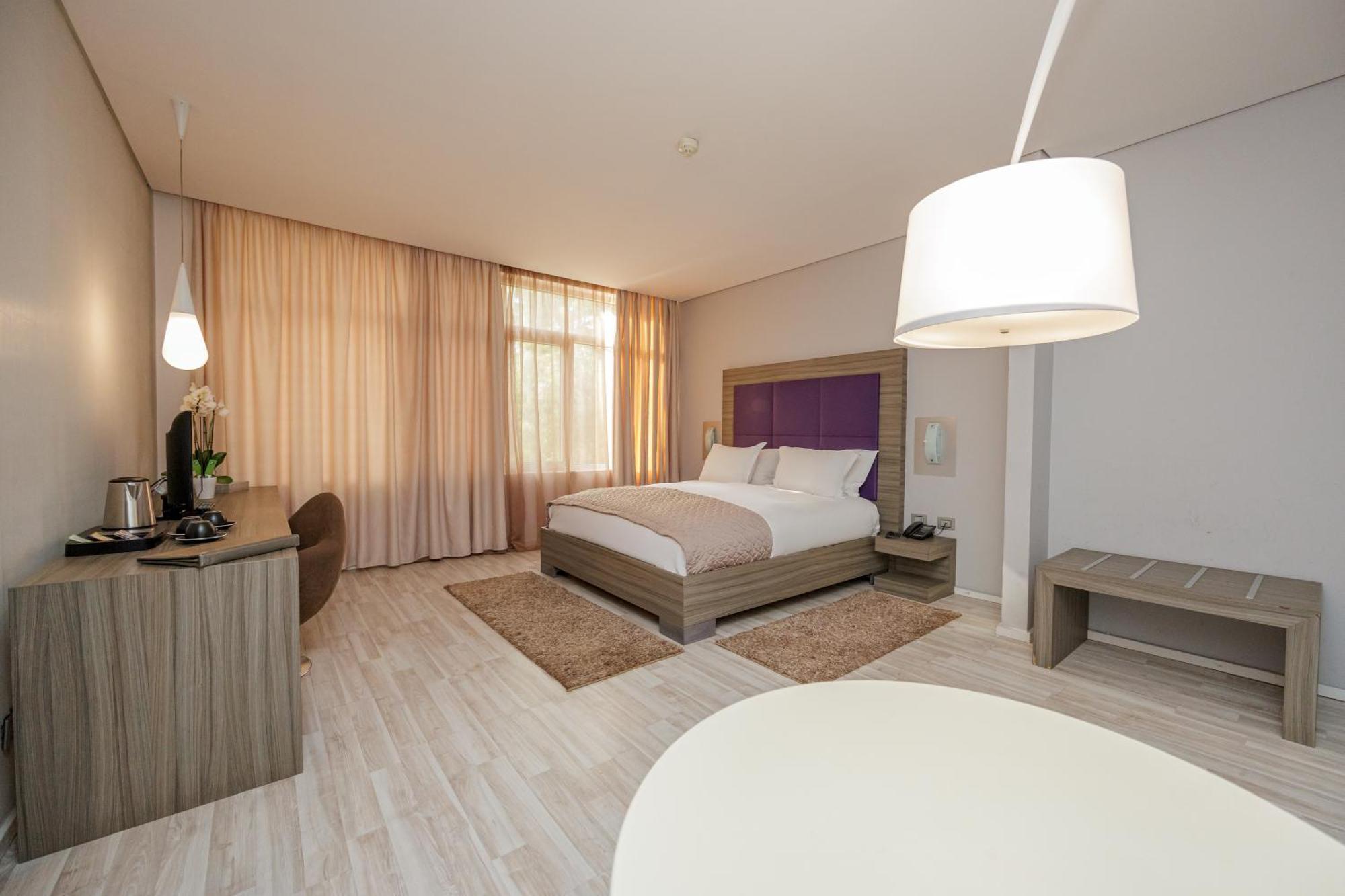 Sky Hotel Tirana Eksteriør billede