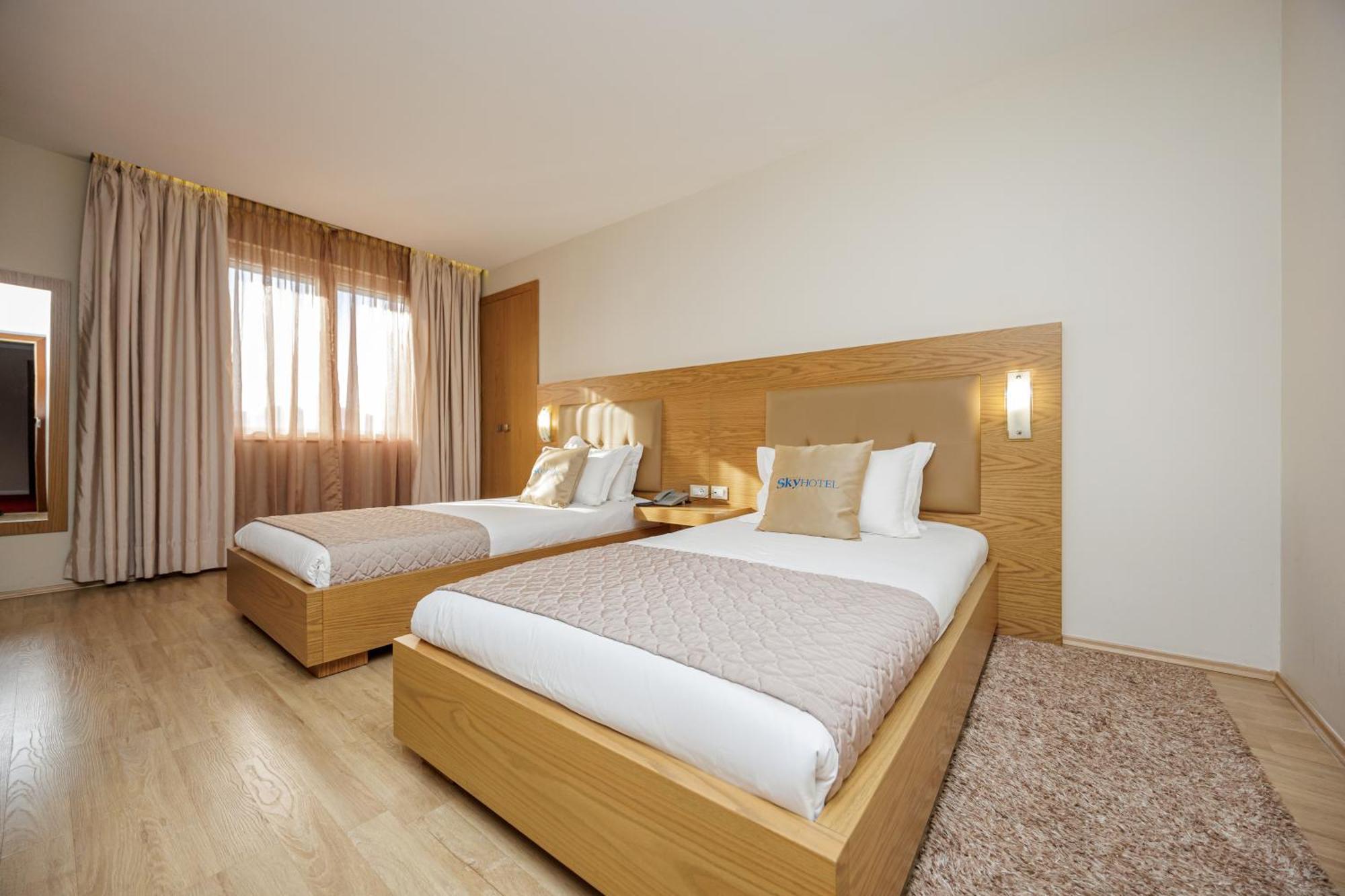 Sky Hotel Tirana Eksteriør billede