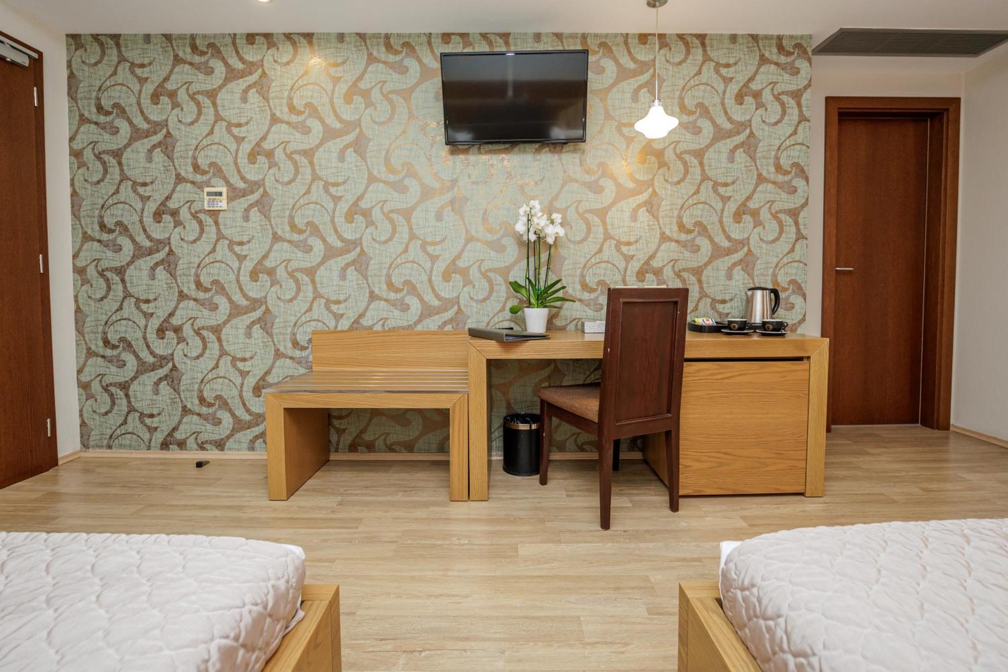 Sky Hotel Tirana Eksteriør billede