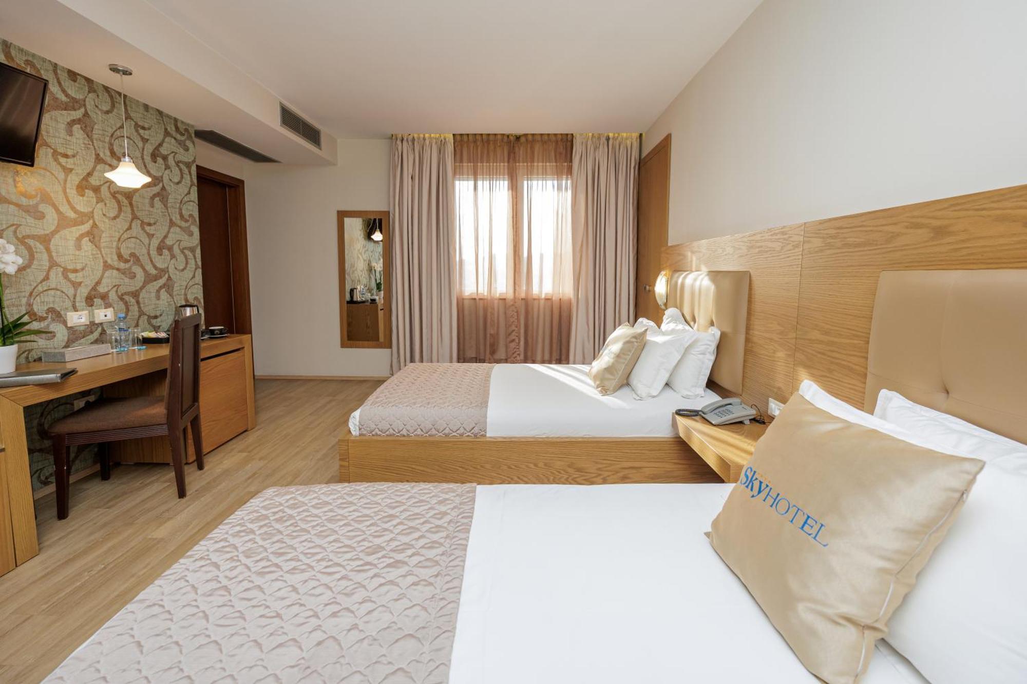 Sky Hotel Tirana Eksteriør billede
