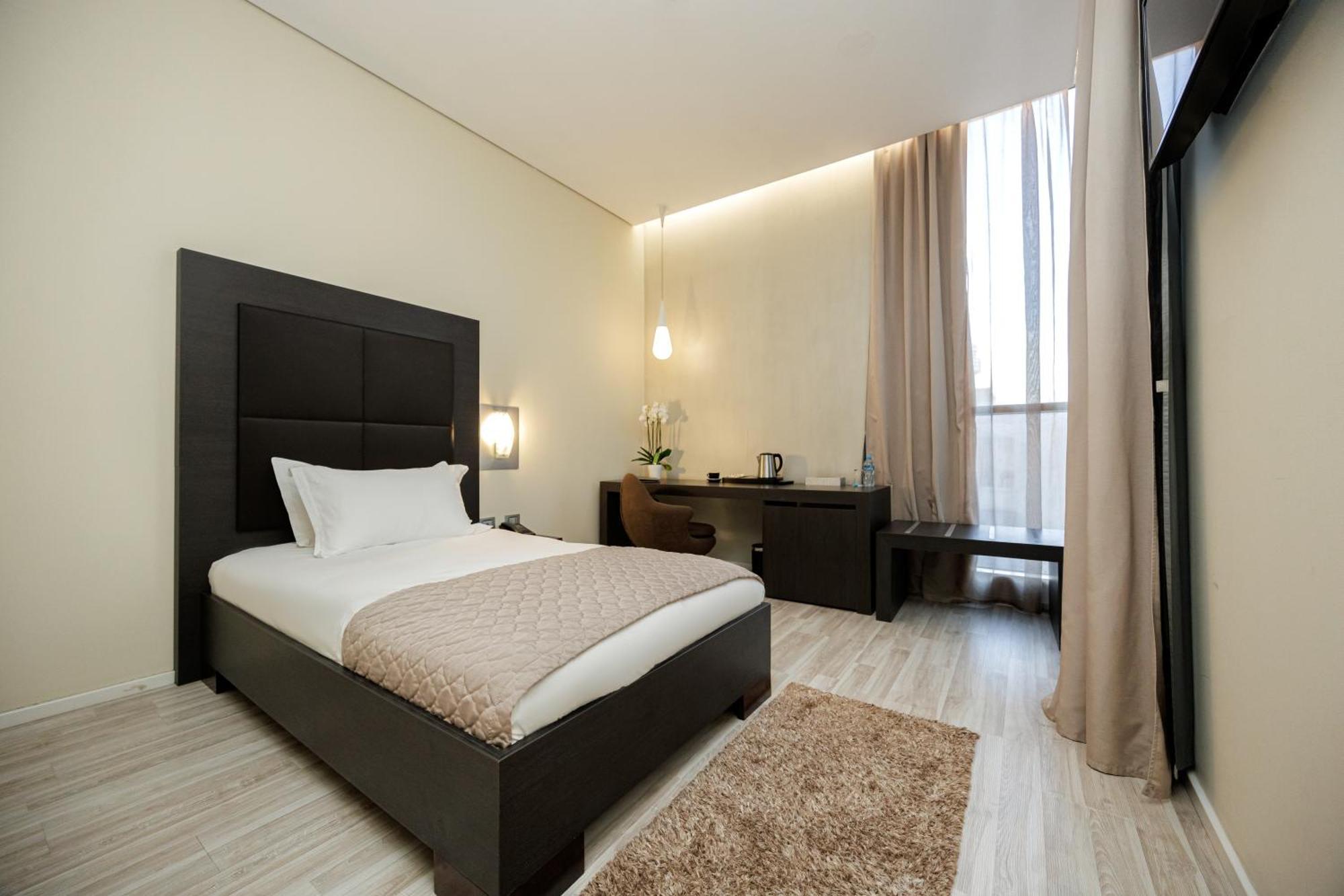 Sky Hotel Tirana Eksteriør billede