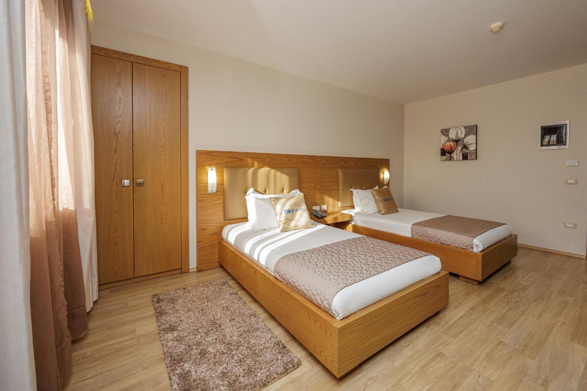 Sky Hotel Tirana Eksteriør billede
