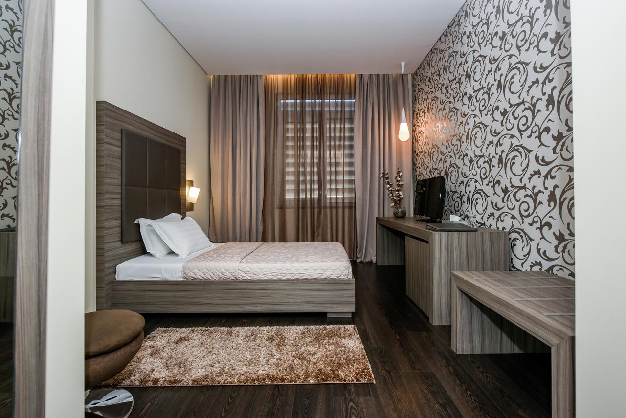 Sky Hotel Tirana Eksteriør billede